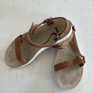 Teva Midform Sandal in Tan